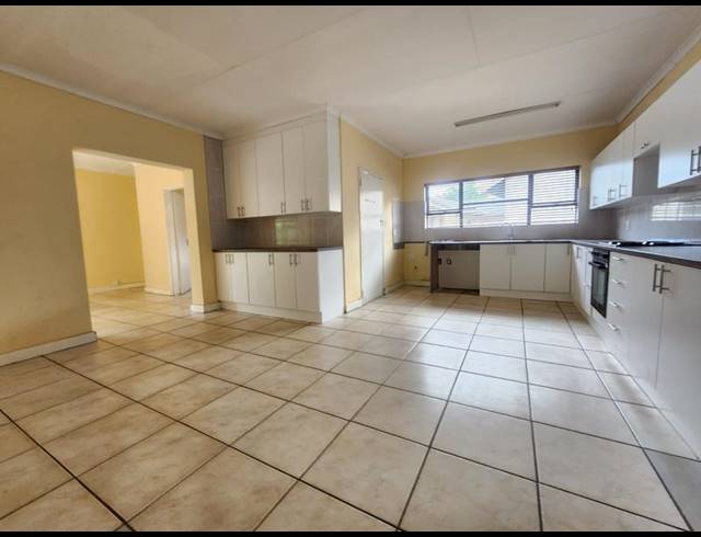4 BEDROOM HOUSE FOR SALE IN BRACKENHURST
